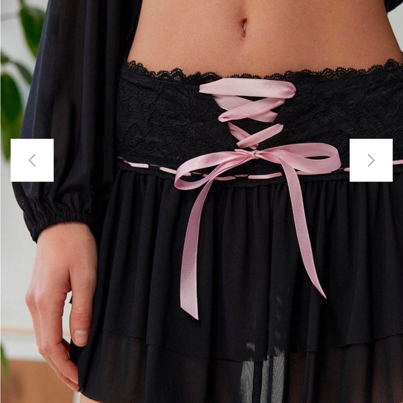 Out From Under Honey Lace Mini Skirt and Top - Urban Outfitters 🖤🎀 - Picture 2 of 8